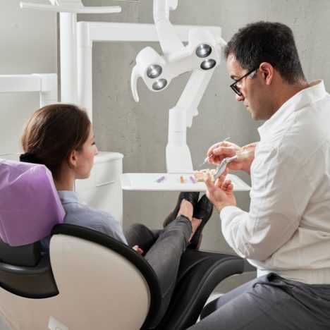 Zahnarzt: Wie gelingt der Einstieg vom Studium ins Berufsleben?